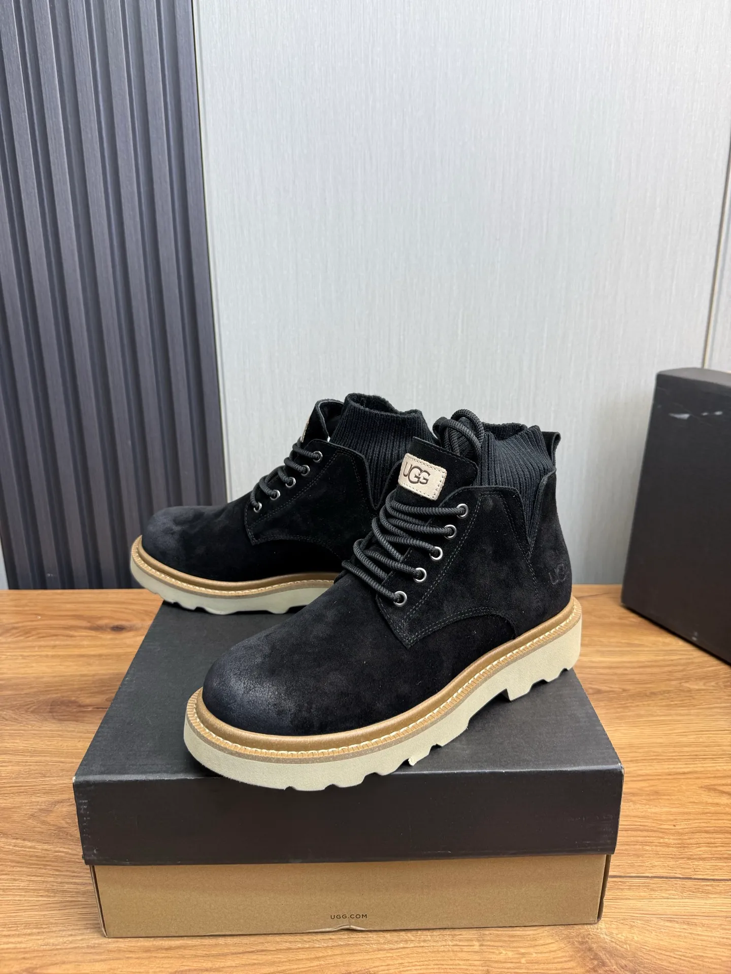 Factory price 640💰 [UGG] Men's hot winter warm boots🐑Simple and fashionable design, cowhide➕comfortable and warm wool lining. Soft and comfortable to wear, good warmth retention, and excellent foot feel. Regular size 38-45